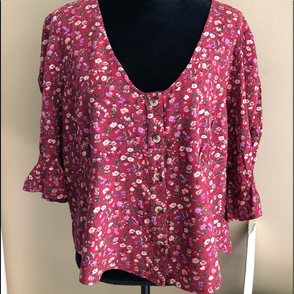 American Eagle Floral Print Scoop Neck Blouse